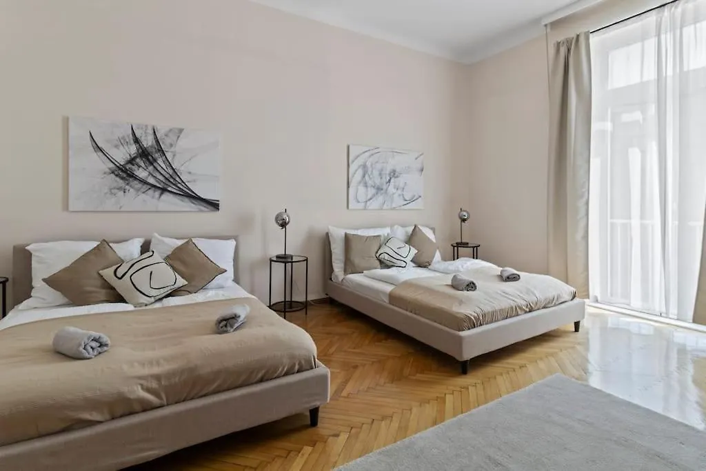 At Belvedere, Top Location Close To U1 Vienna Apartment