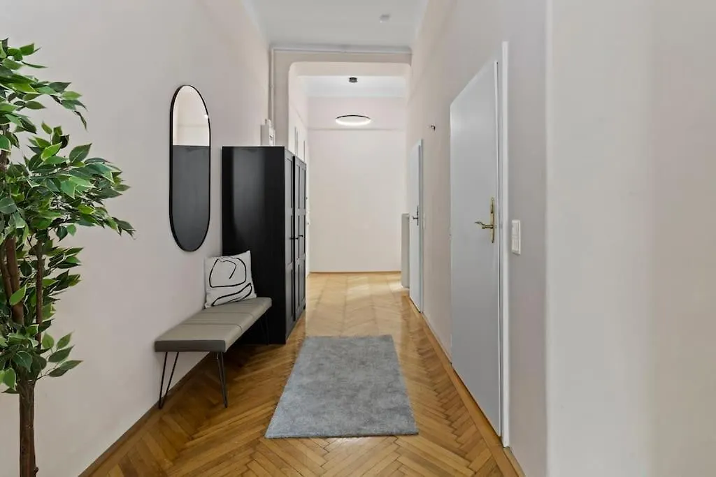 At Belvedere, Top Location Close To U1 Vienna Apartment