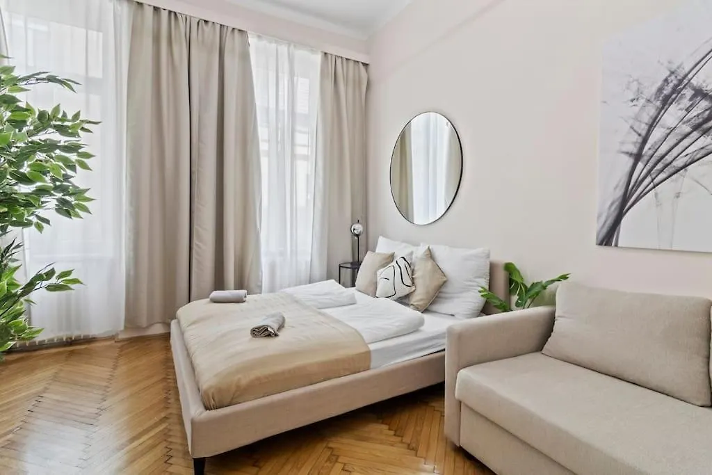 Apartment At Belvedere, Top Location Close To U1 Vienna Austria